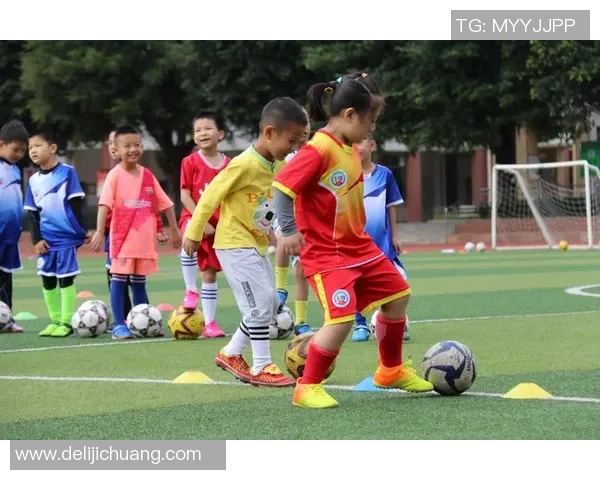 校园足球训练安排与建议星期天是否适合进行训练解析